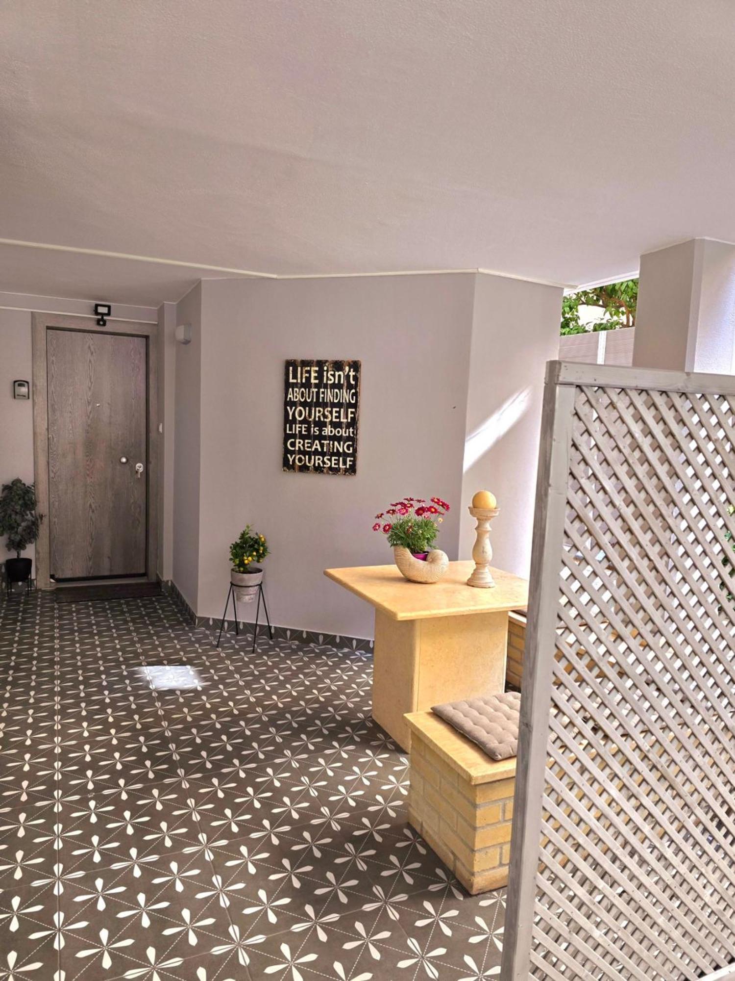 Glyfada'S Cosy Apartments Atenas Exterior foto